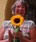 Ulrike Lange mit Sonnenblume Ulrike Lange mit Sonnenblume
