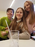 3 Schüler(innen) im Raum E03 3 Schüler(innen) im Raum E03